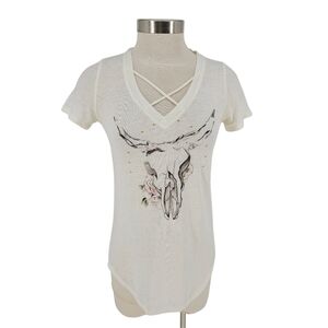 Zoe + Liv Western Tee Shirt Ivory Cow Skull Rose Short Sleeve V Neck Top XS